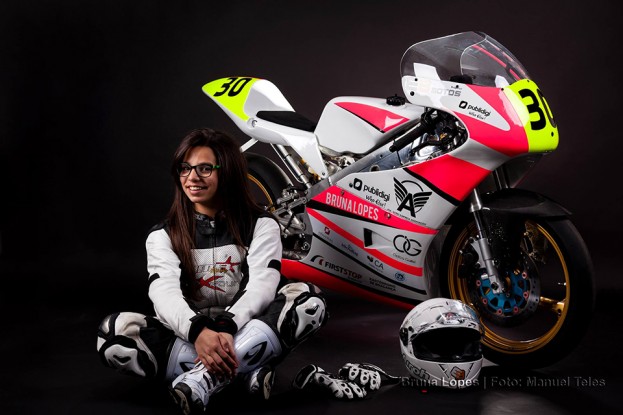 Primeira mulher a vencer corridas de motociclismo em Portugal tem 12 anos