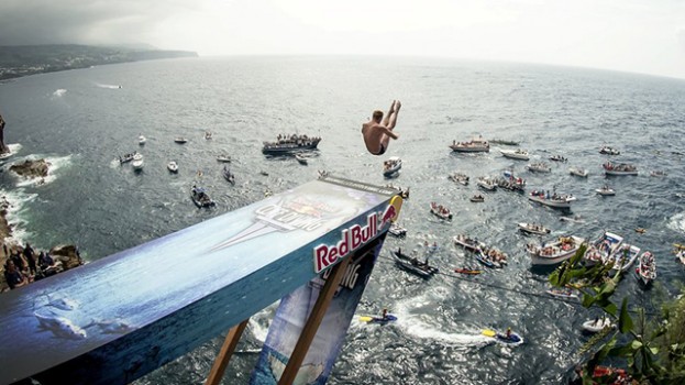 (Imagem: Reprodução Red Bull Cliff Diving) 
