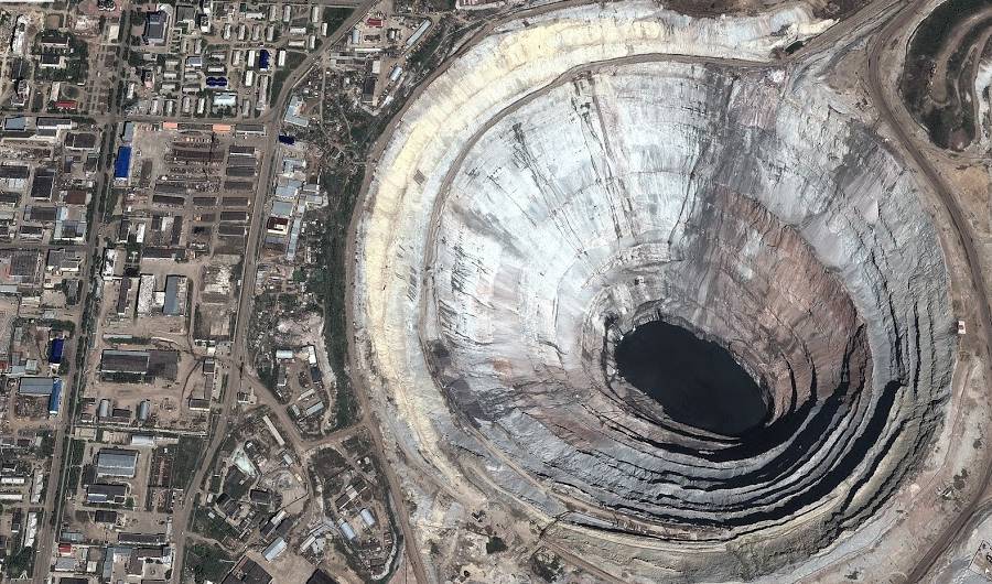 A maior mina de extração de diamantes do mundo, na Rússia