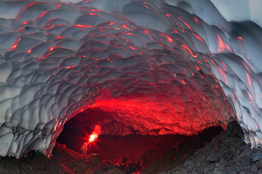 gruta do vulcão mutnovsky