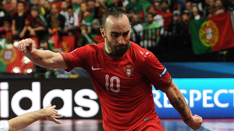 Ricardinho é eleito melhor do mundo no futsal; Brasileiro Gadeia é