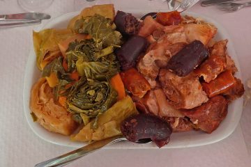 As carnes e os enchidos que fazem parte do tradicional "cozido à portuguesa"
