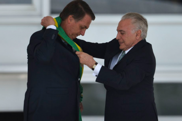 Direita toma posse no Brasil