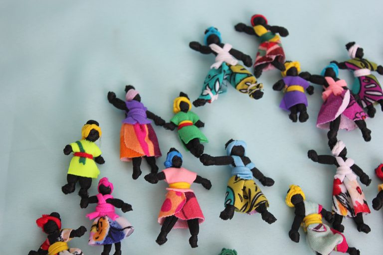 Bonecas Abayomi por que a origem romantizada dura mais?